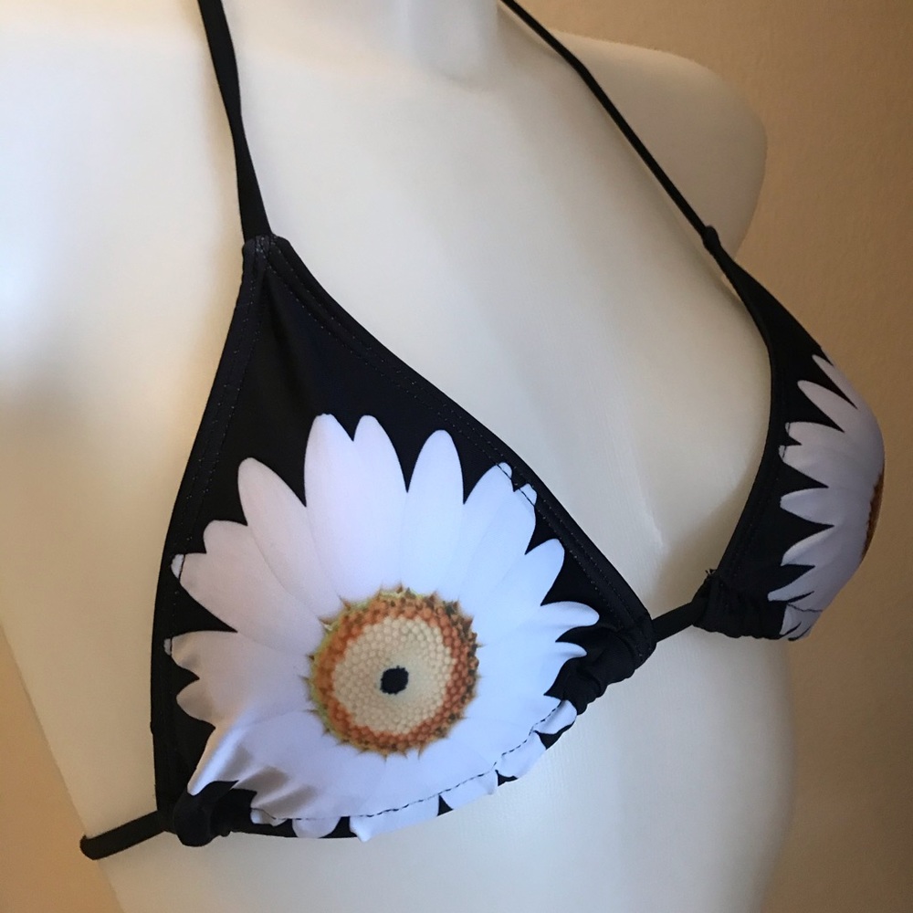 Bikini - Picture 4 of 7